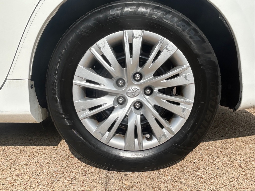 Photo 30 of this TOYOTA CAMRY