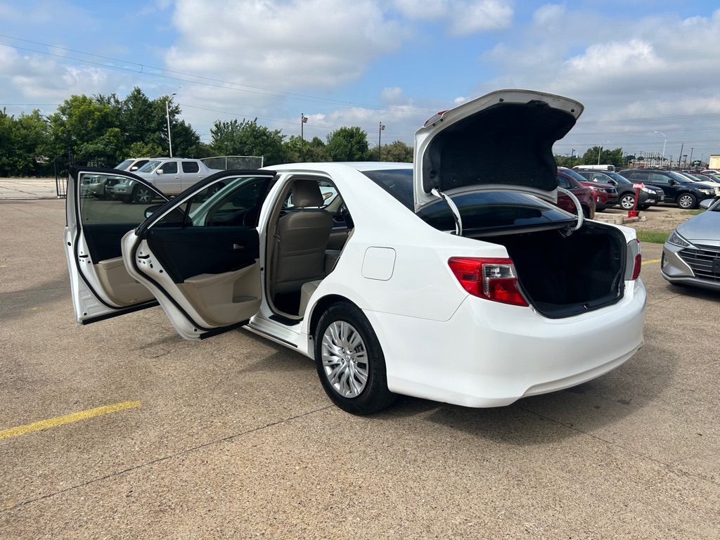 Photo 10 of this TOYOTA CAMRY