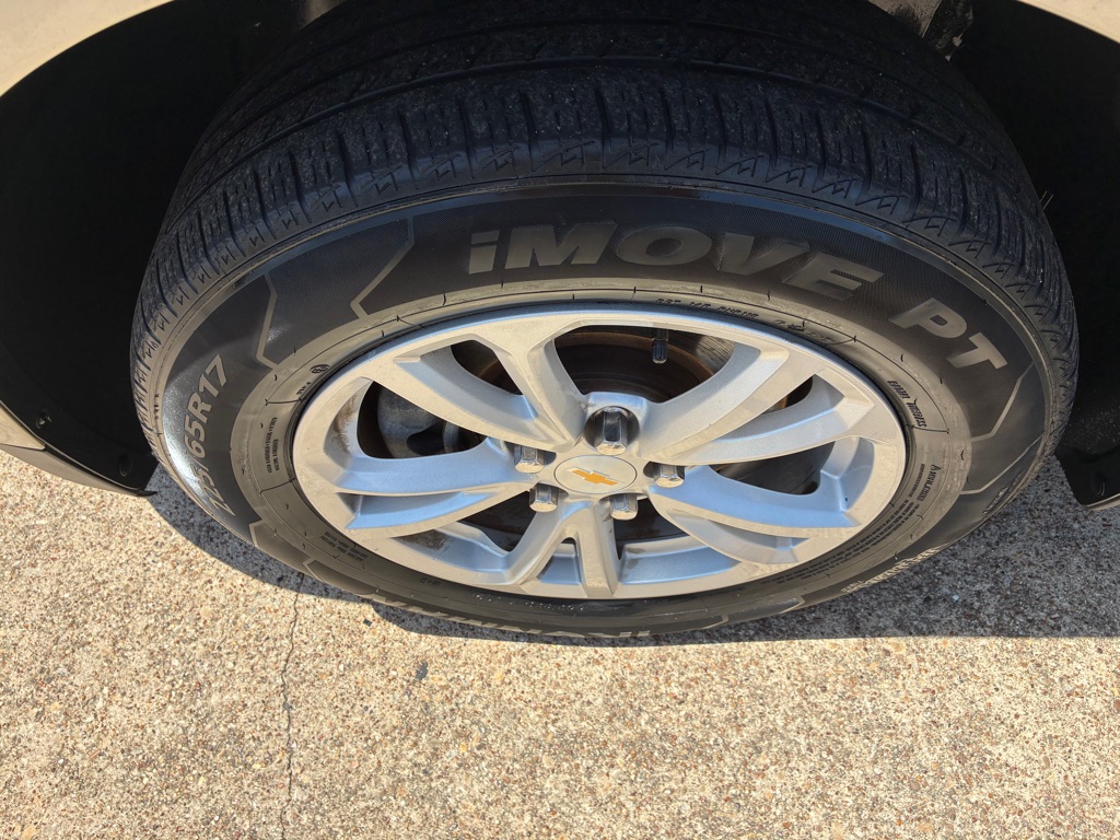 Photo 31 of this CHEVROLET EQUINOX