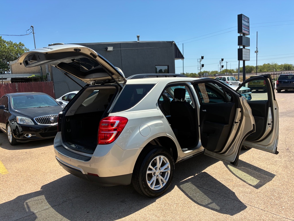 Photo 12 of this CHEVROLET EQUINOX