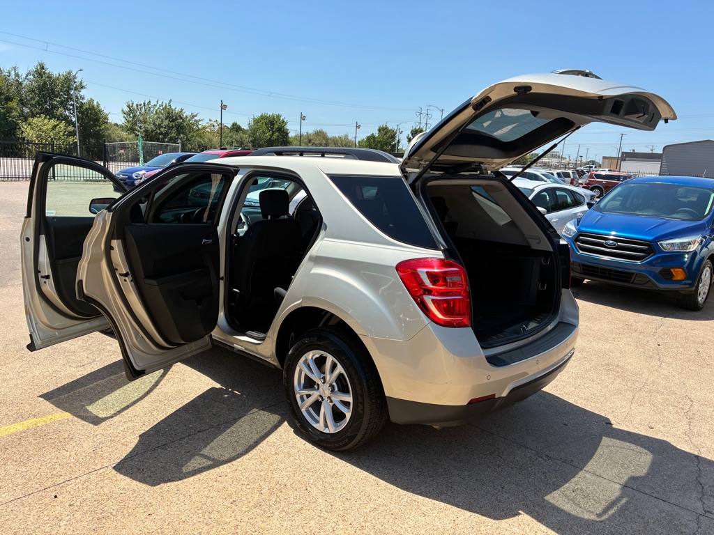 Photo 10 of this CHEVROLET EQUINOX