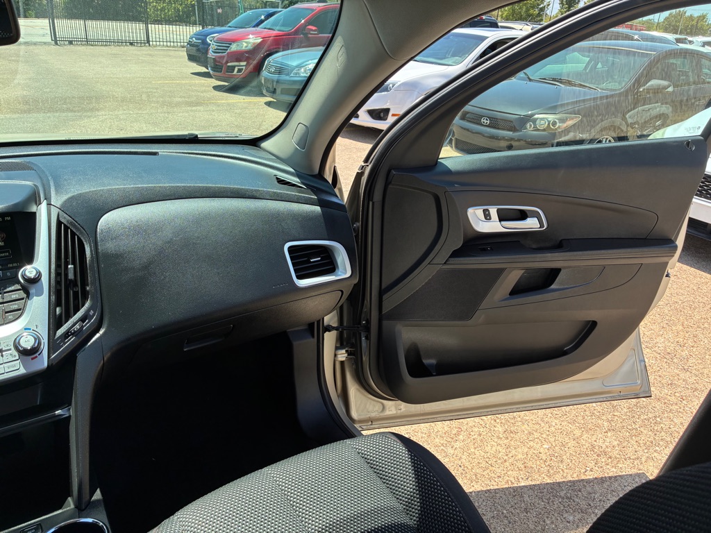 Photo 22 of this CHEVROLET EQUINOX
