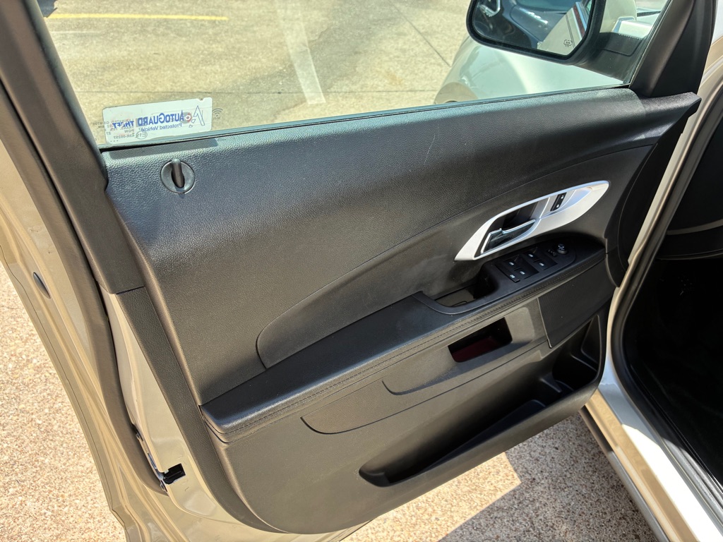 Photo 13 of this CHEVROLET EQUINOX
