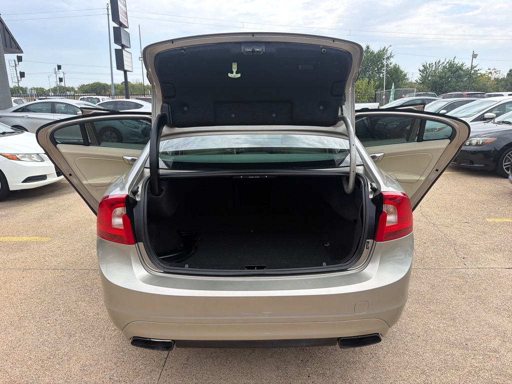 Photo 11 of this VOLVO S60