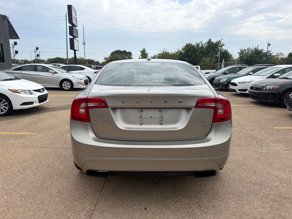 Photo 5 of this VOLVO S60