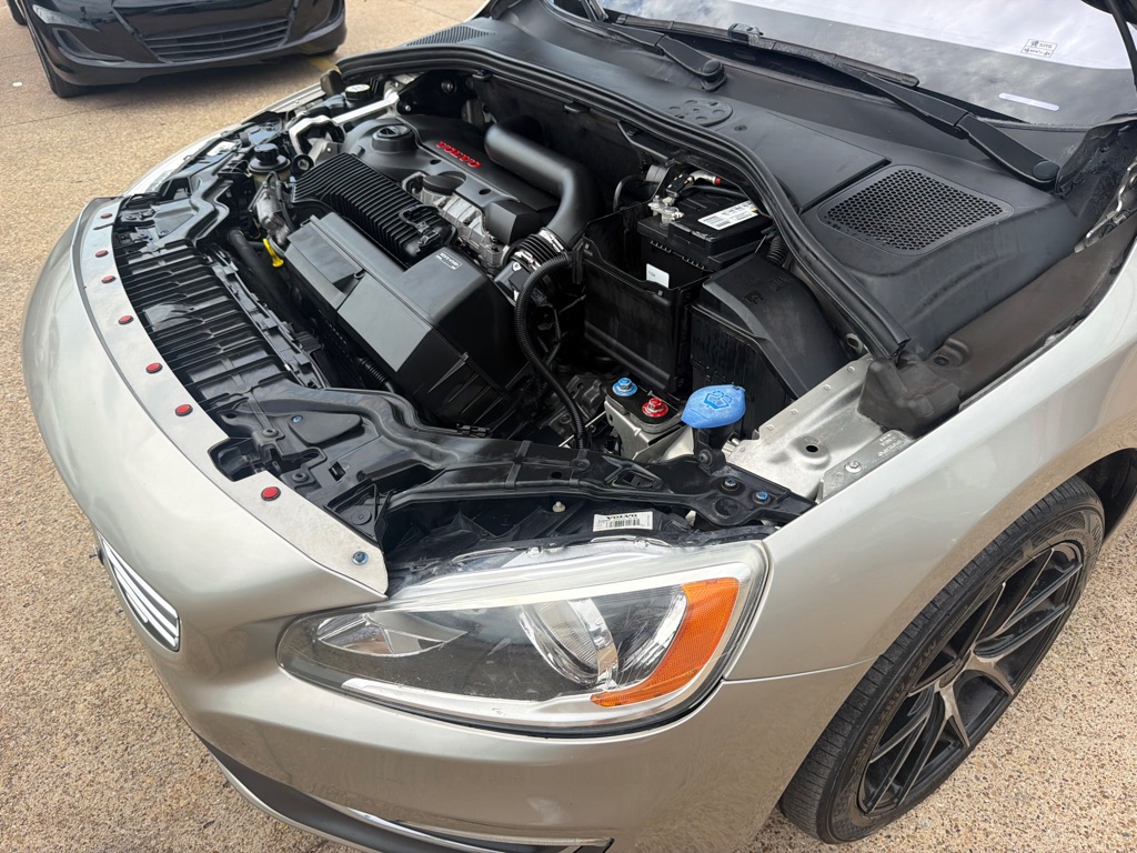 Photo 29 of this VOLVO S60