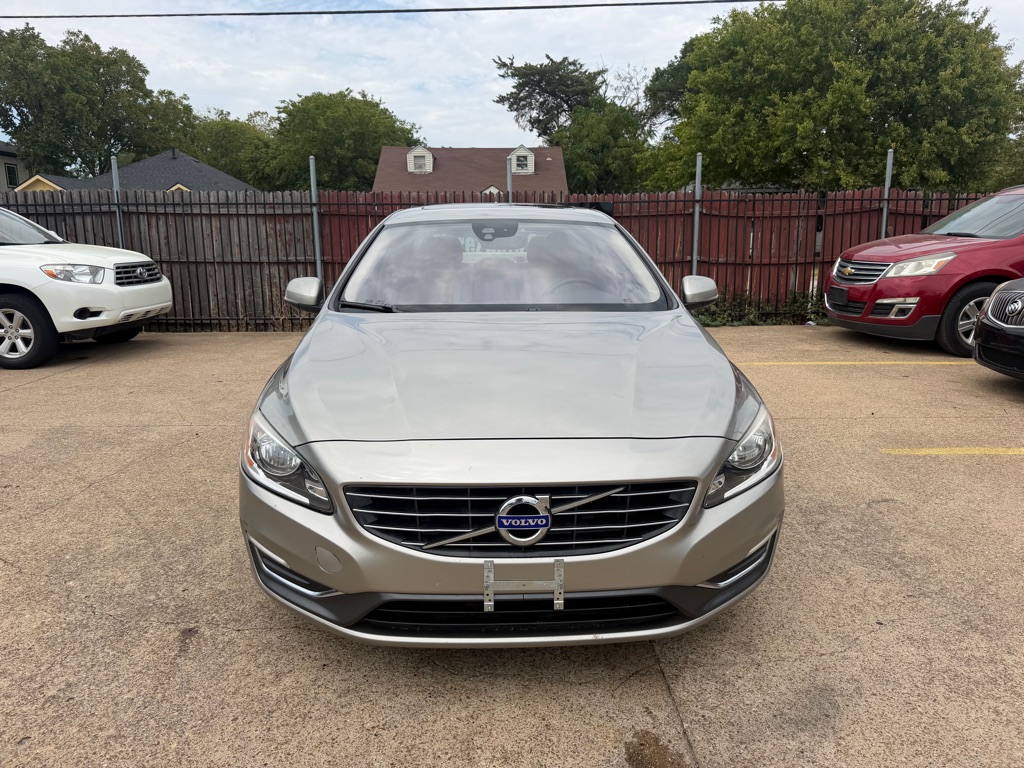Photo 2 of this VOLVO S60