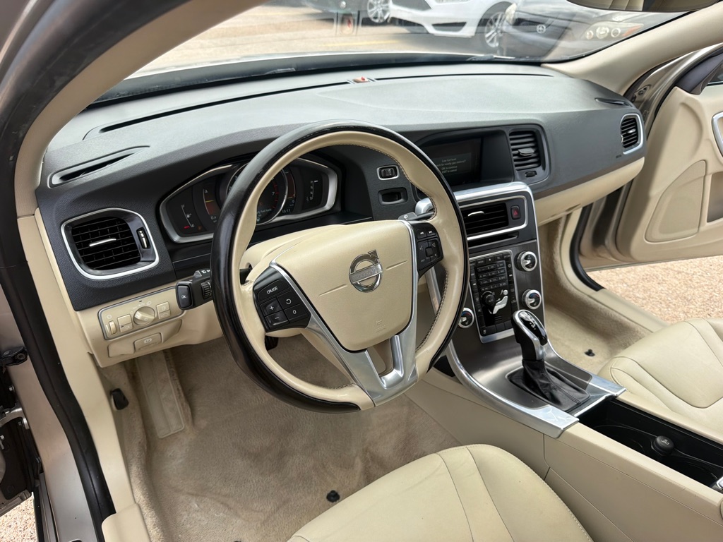 Photo 14 of this VOLVO S60