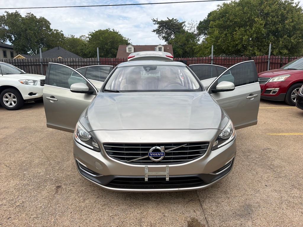 Photo 8 of this VOLVO S60
