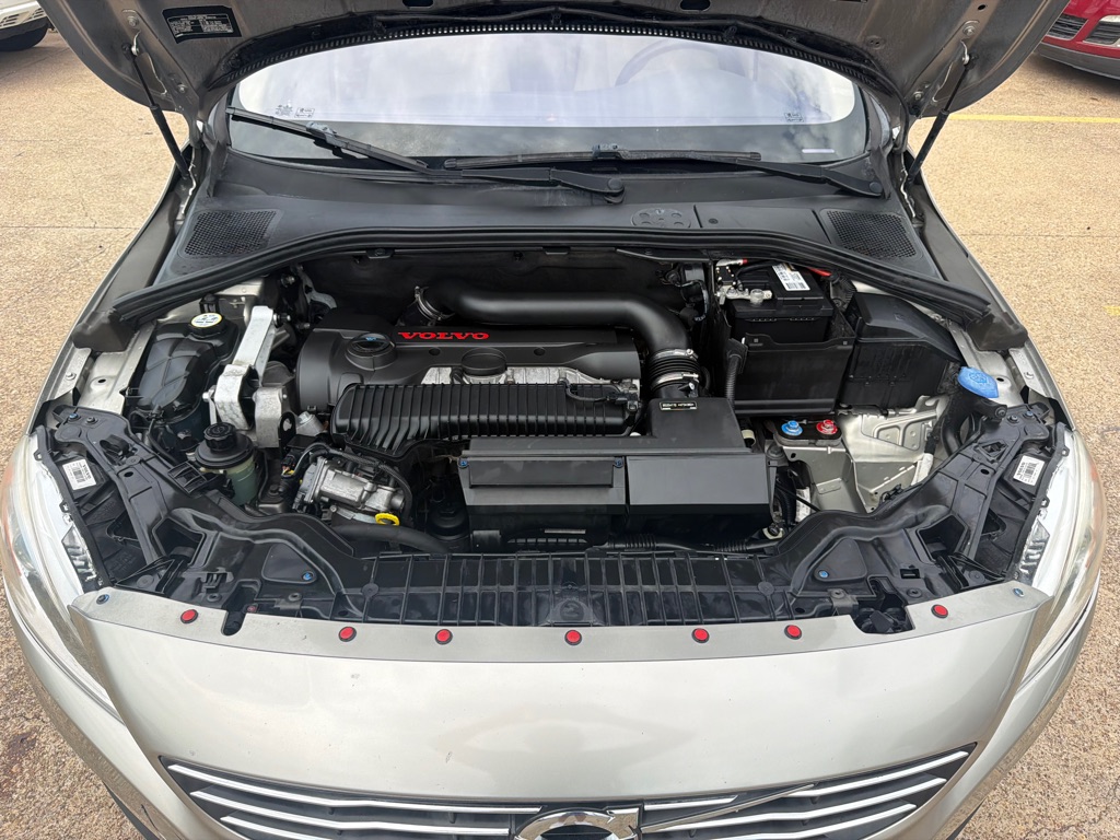 Photo 28 of this VOLVO S60