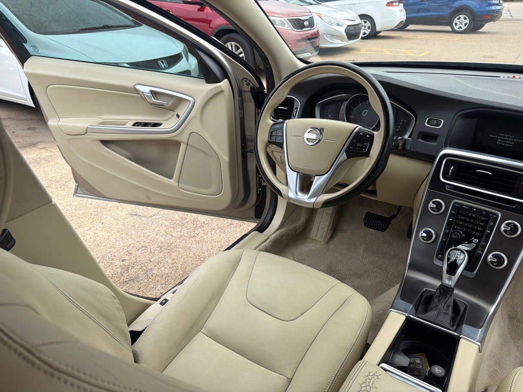 Photo 20 of this VOLVO S60