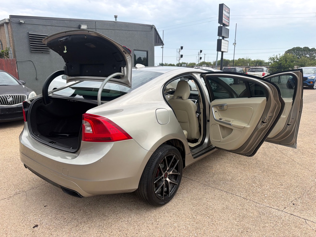 Photo 12 of this VOLVO S60