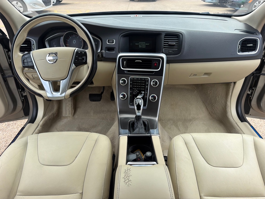Photo 19 of this VOLVO S60