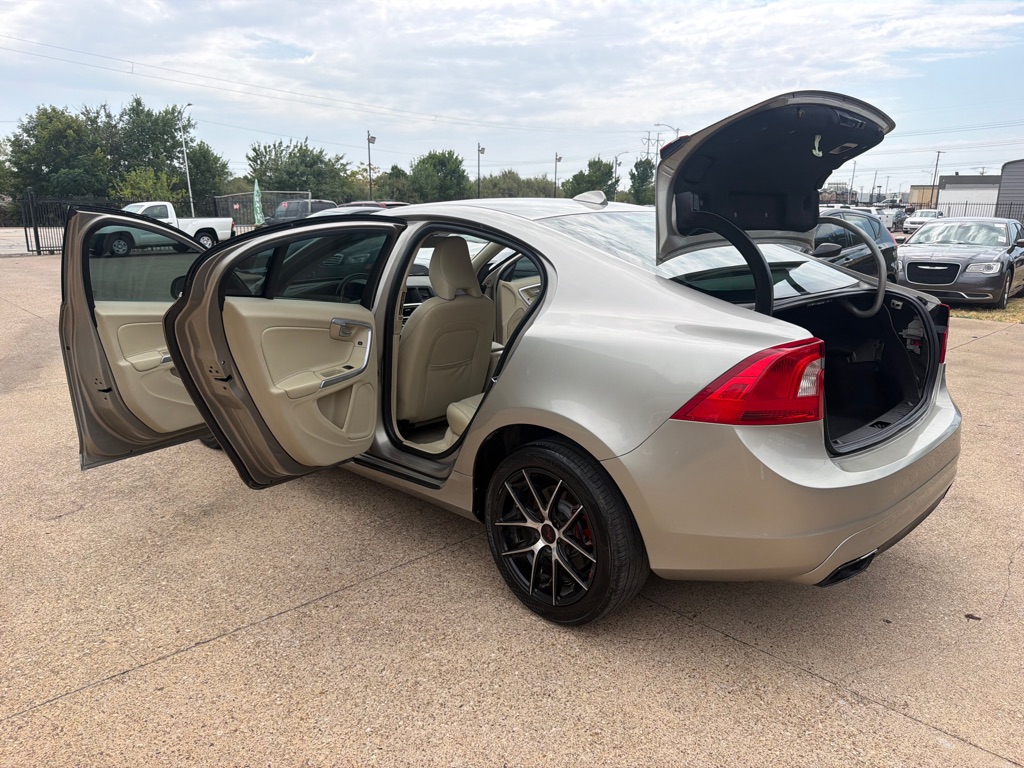 Photo 10 of this VOLVO S60