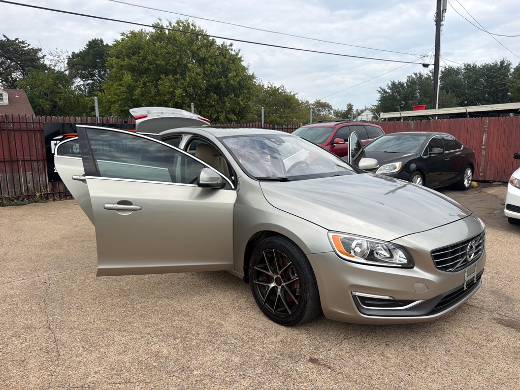 Photo 7 of this VOLVO S60