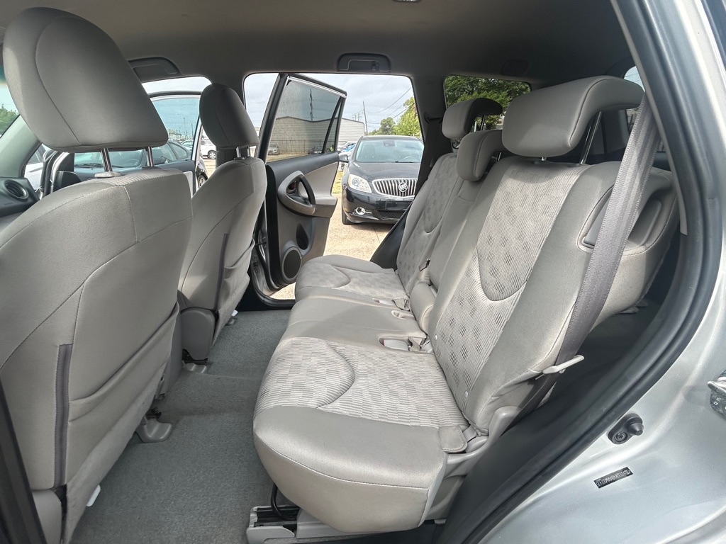 Photo 15 of this TOYOTA RAV4