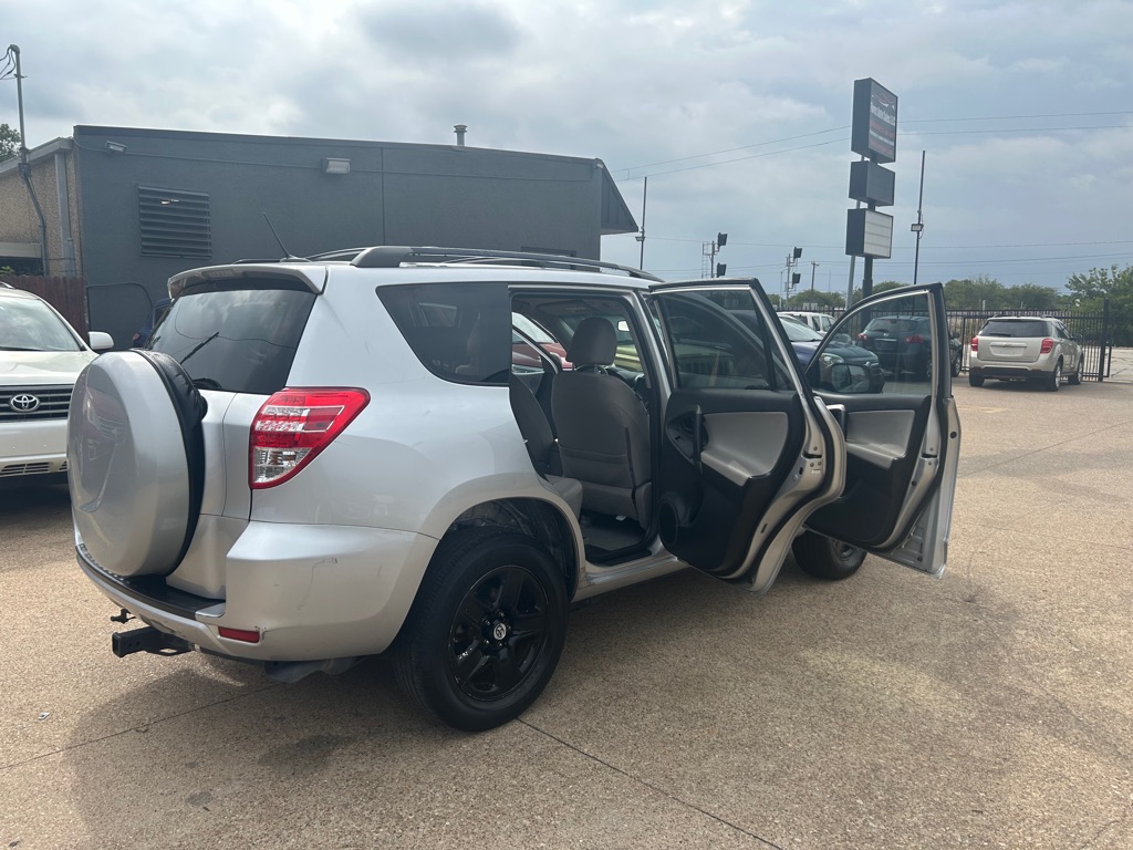 Photo 12 of this TOYOTA RAV4