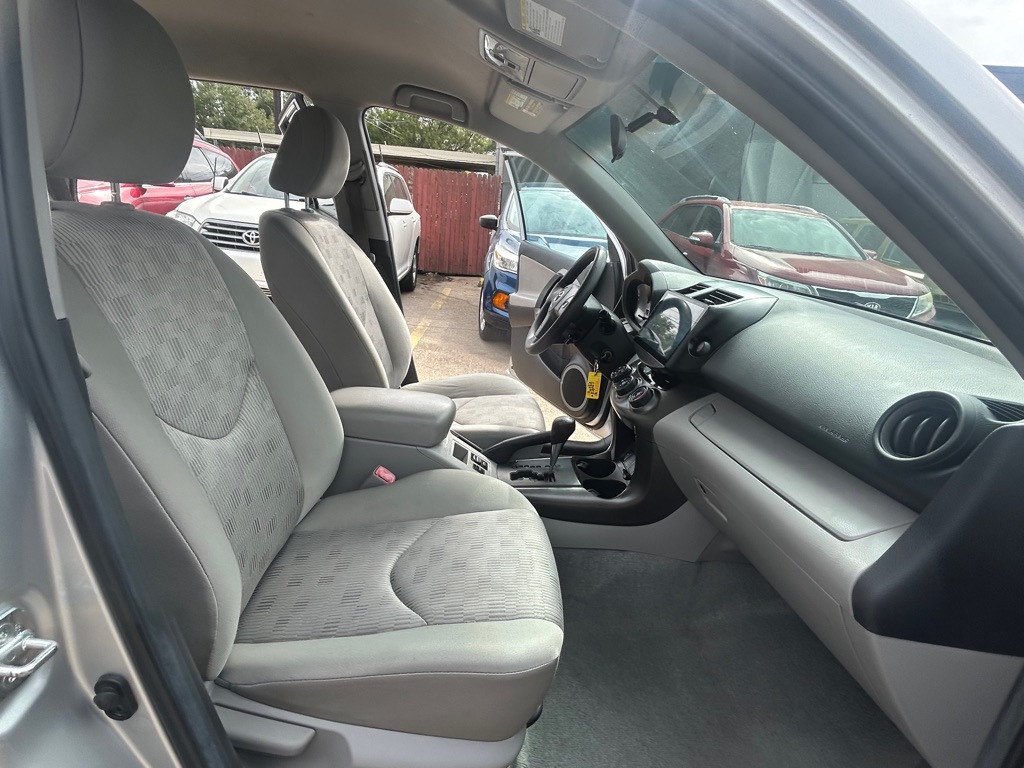 Photo 18 of this TOYOTA RAV4