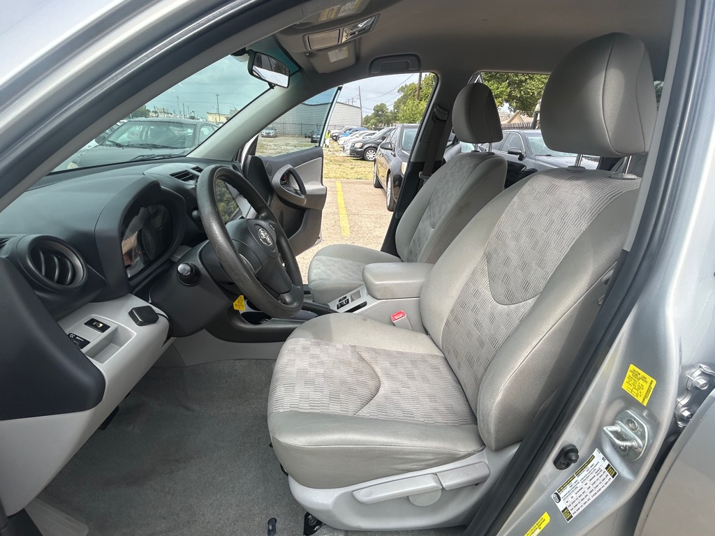 Photo 14 of this TOYOTA RAV4