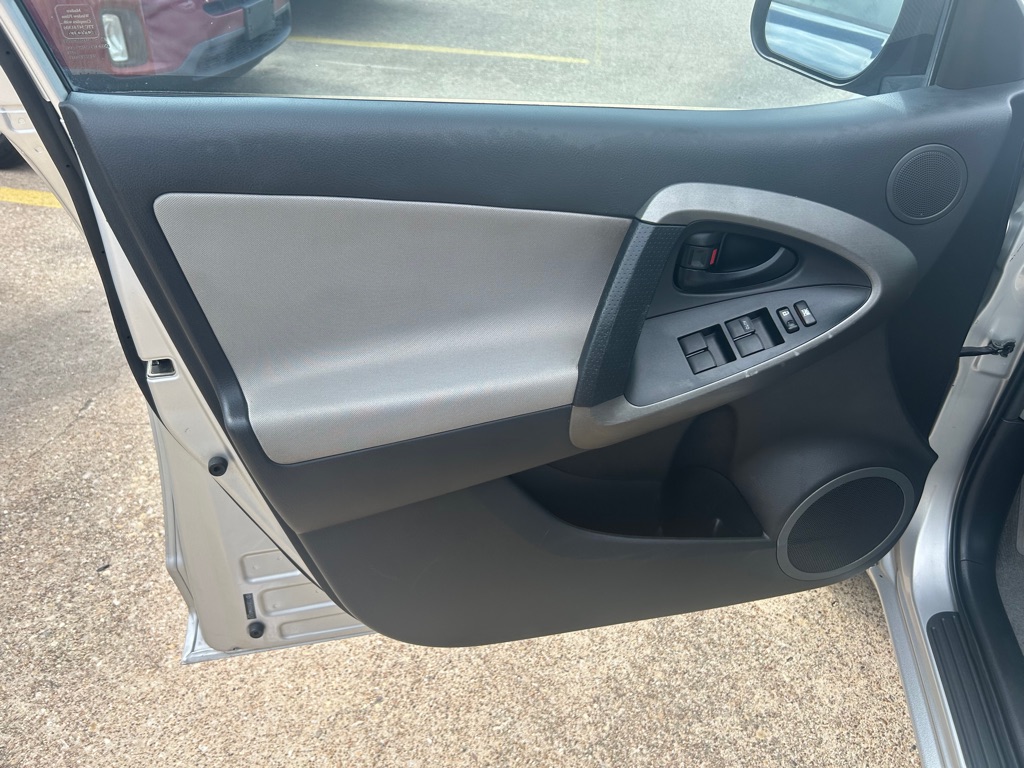 Photo 13 of this TOYOTA RAV4