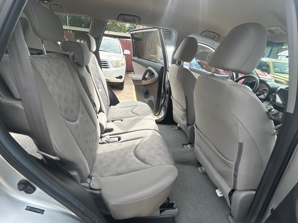 Photo 17 of this TOYOTA RAV4