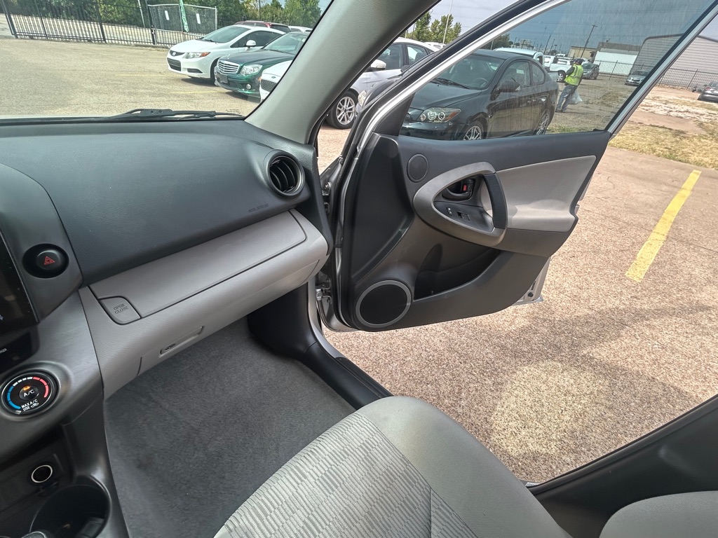 Photo 21 of this TOYOTA RAV4