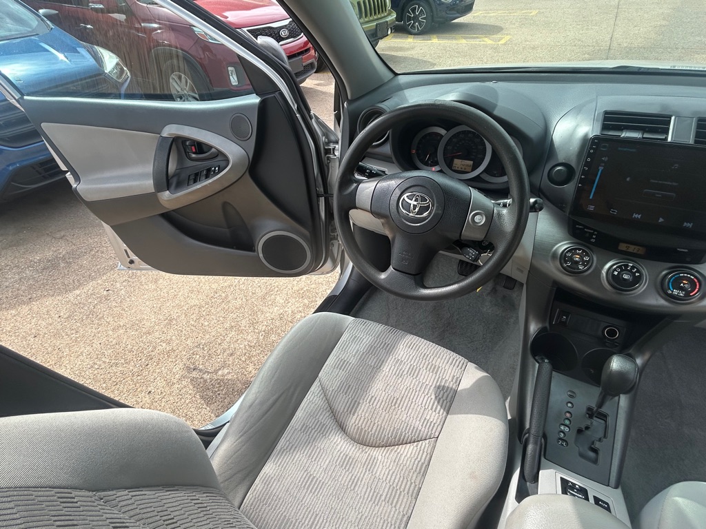 Photo 22 of this TOYOTA RAV4