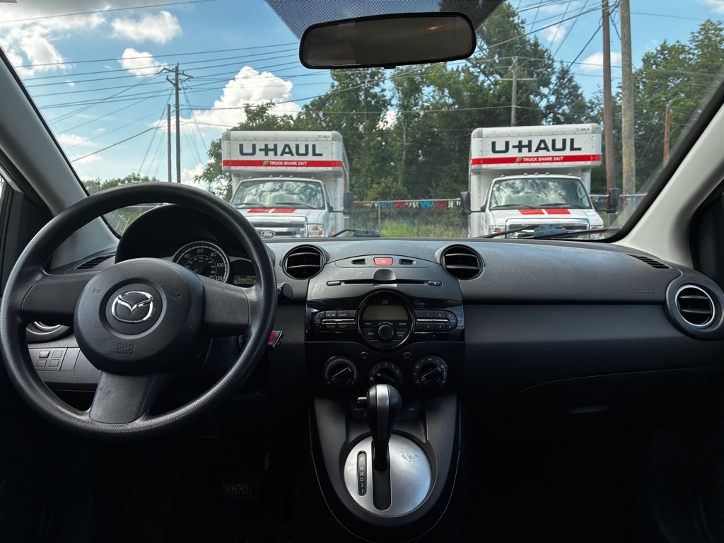 Photo 11 of this MAZDA MAZDA2