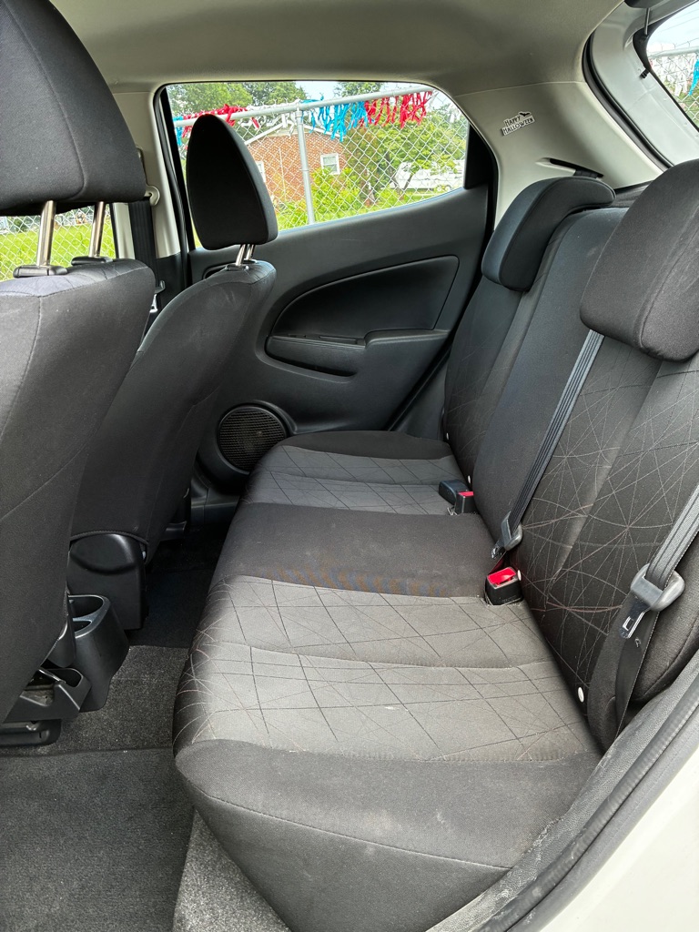 Photo 10 of this MAZDA MAZDA2