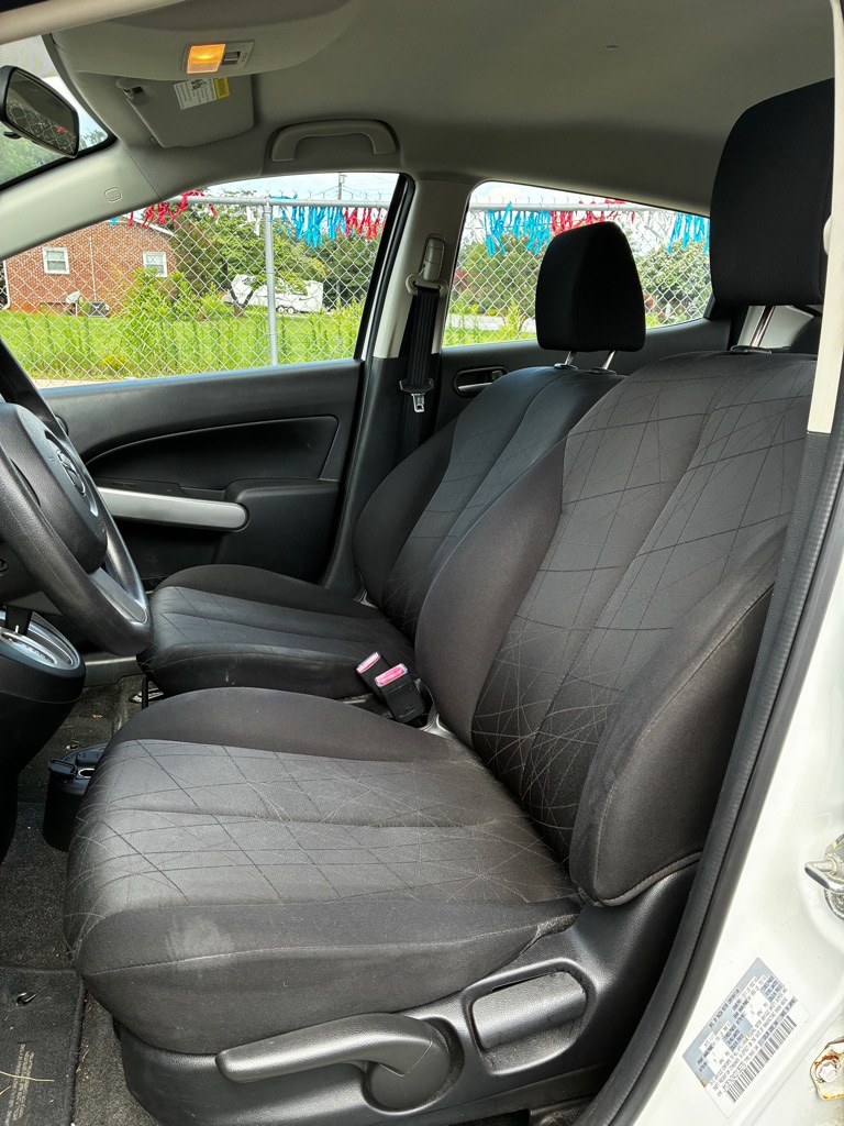 Photo 9 of this MAZDA MAZDA2