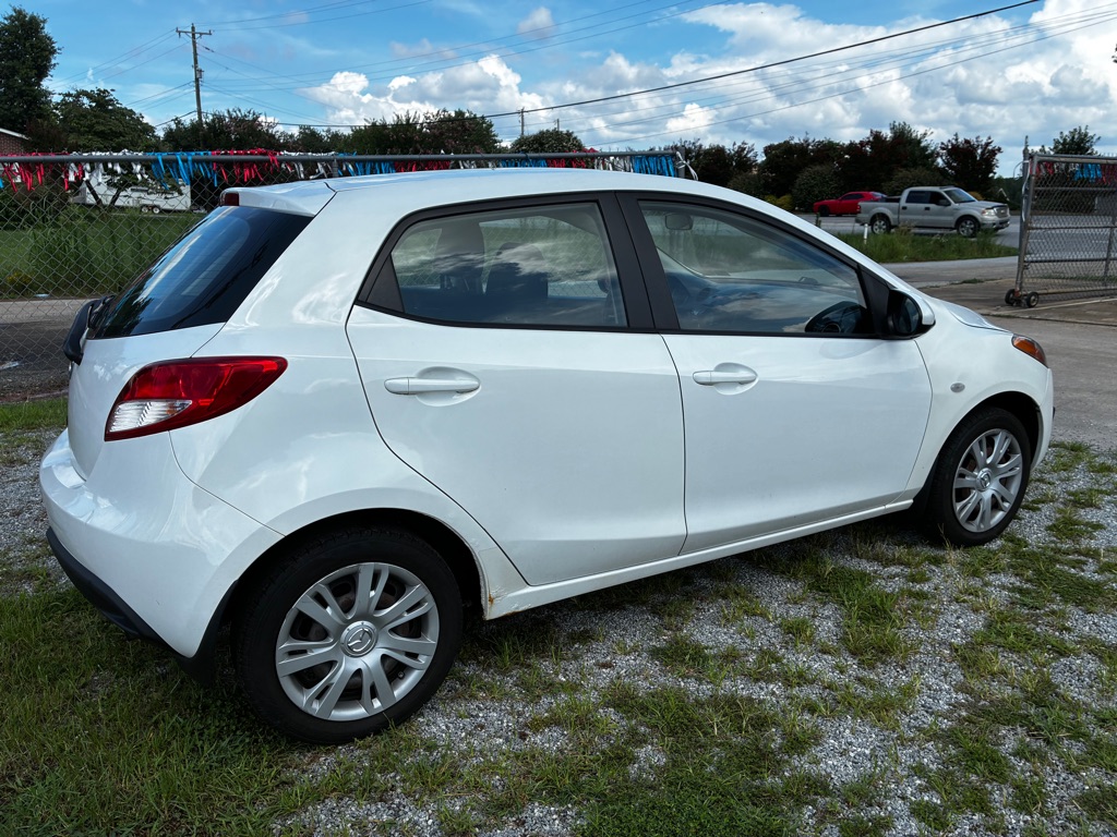 Photo 5 of this MAZDA MAZDA2