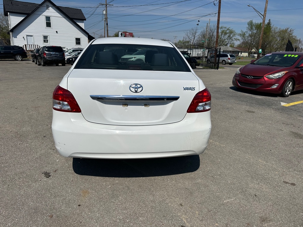 Additional photo of vehicle.