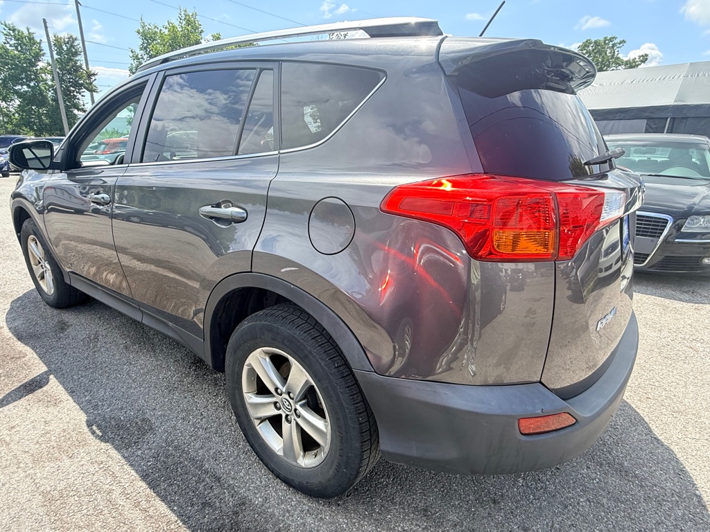 Additional photo of vehicle.