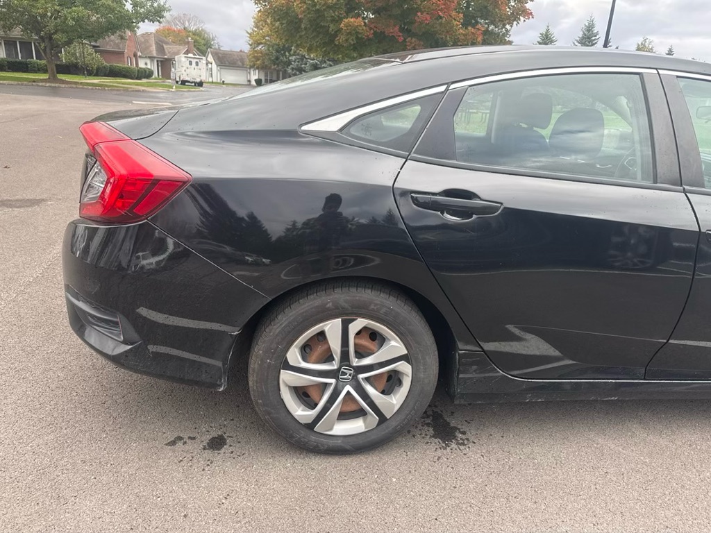 Additional photo of vehicle.