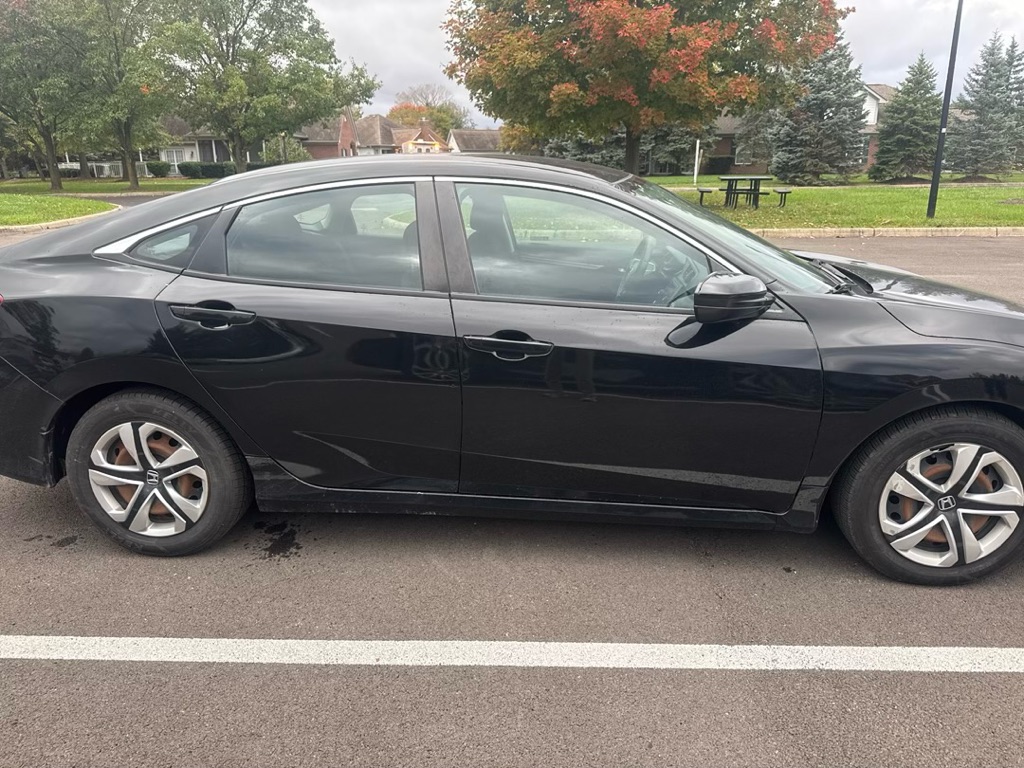 Additional photo of vehicle.