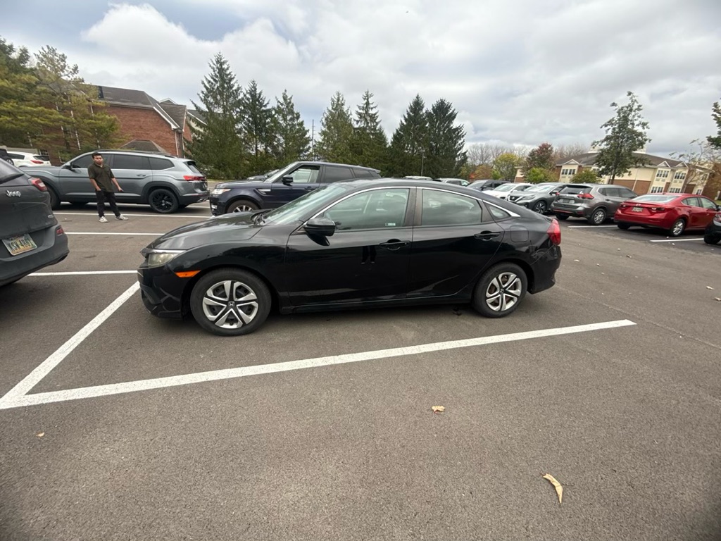 Additional photo of vehicle.