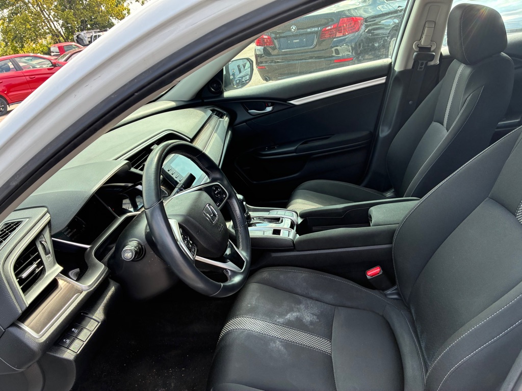 Additional photo of vehicle.