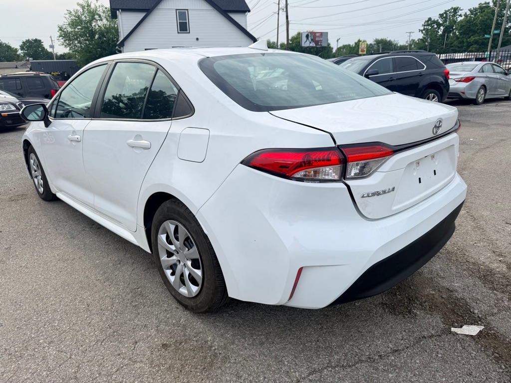 Additional photo of vehicle.