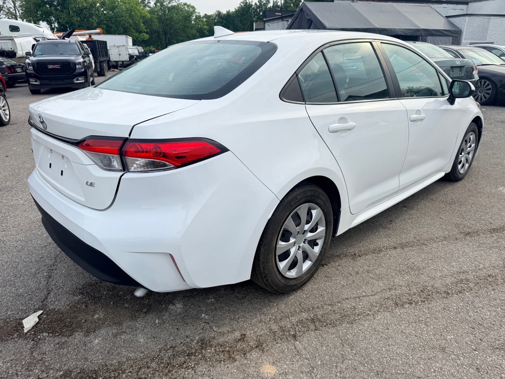 Additional photo of vehicle.