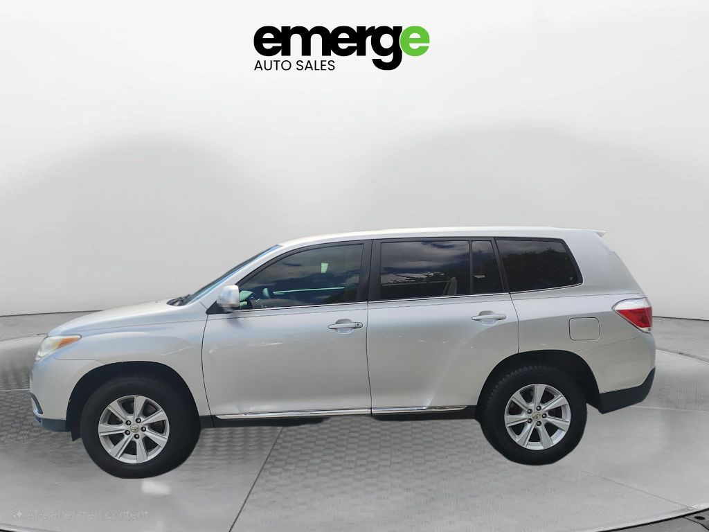 2013 Toyota Highlander Plus's photo