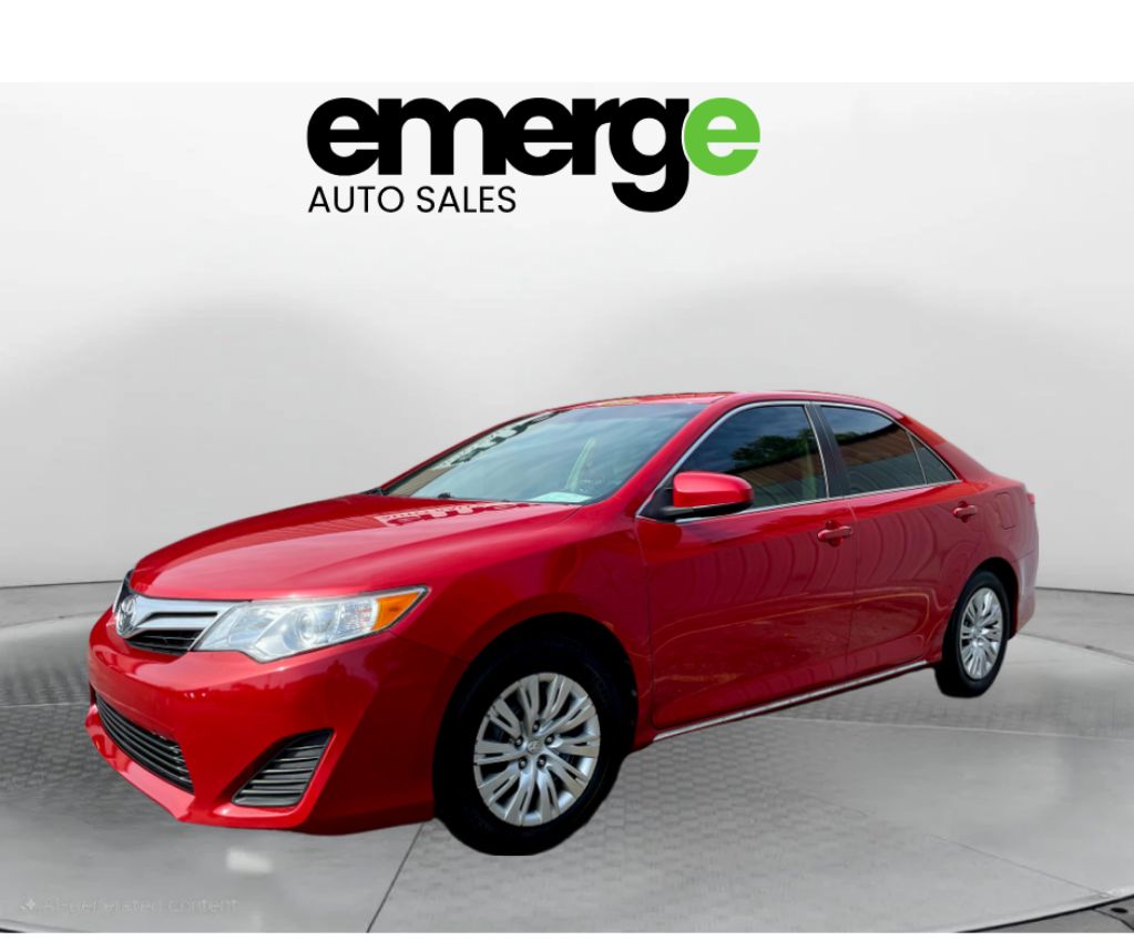 2013 Toyota Camry LE's photo