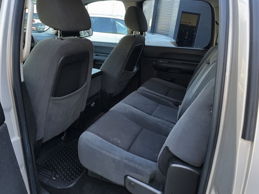 Additional photo of vehicle.
