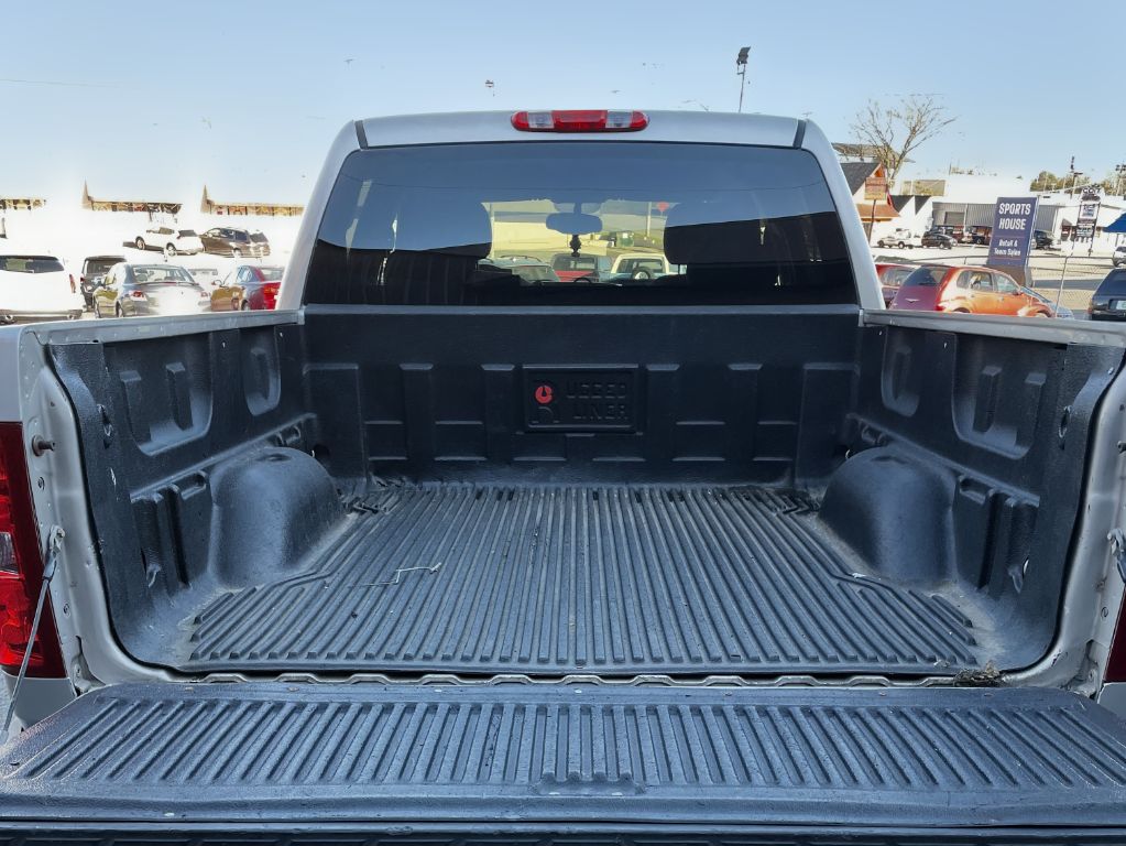 Additional photo of vehicle.