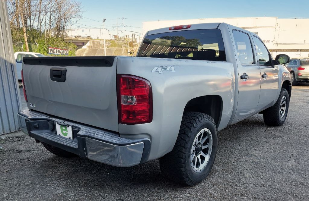 Additional photo of vehicle.