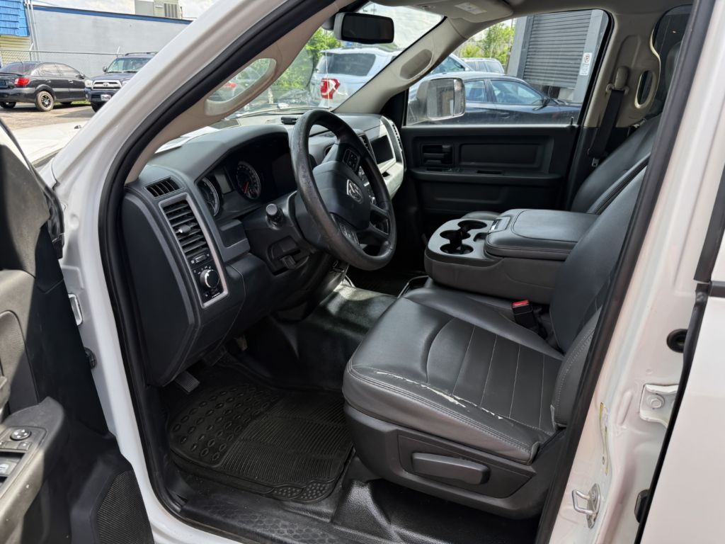 Additional photo of vehicle.
