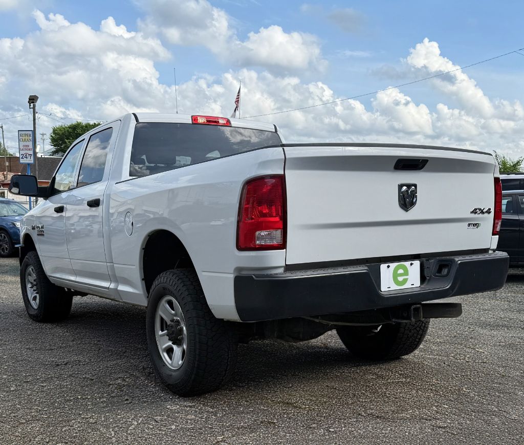 Additional photo of vehicle.