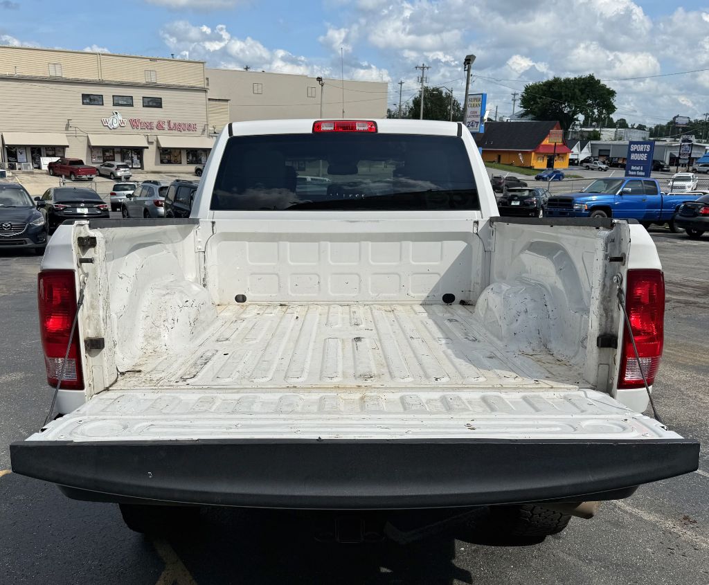 Additional photo of vehicle.