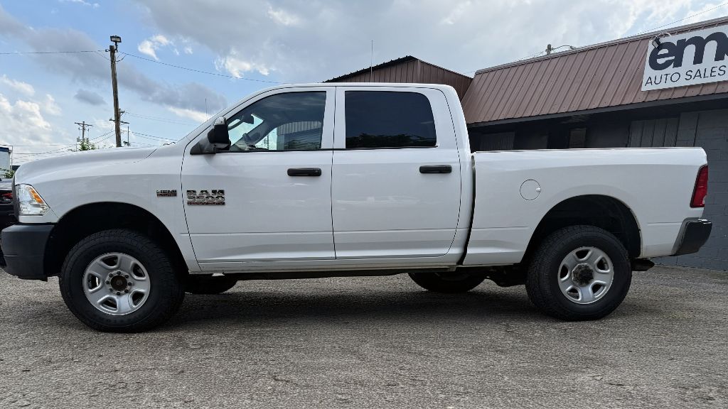 Additional photo of vehicle.