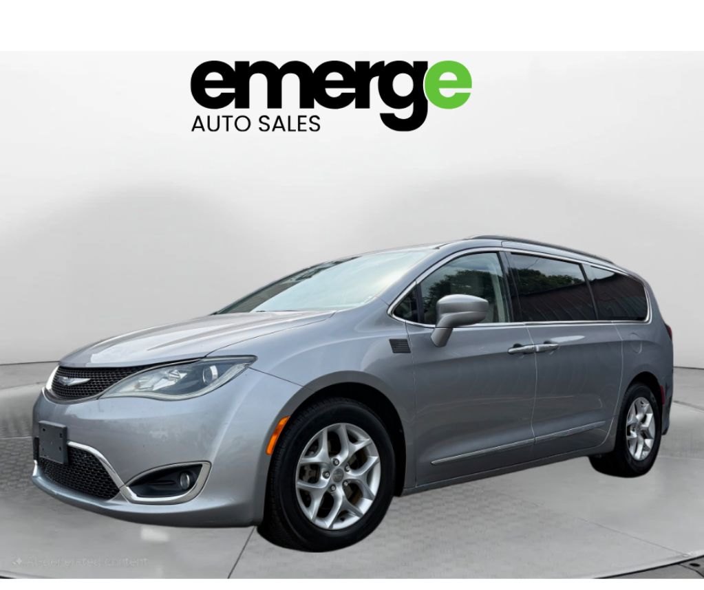 2017 Chrysler Pacifica Touring-L's photo