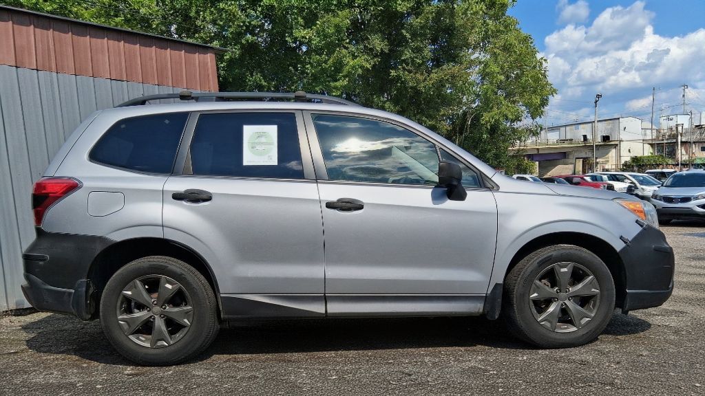 Additional photo of vehicle.